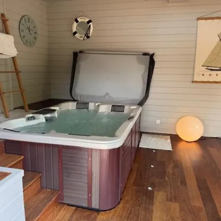 Casa vacanze Au Puits Ancien Maison En Pierre Avec Piscine Proche Bordeaux Grézillac