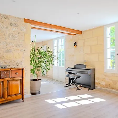Casa vacanze Au Puits Ancien Maison En Pierre Avec Piscine Proche Bordeaux Grézillac