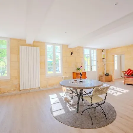 Casa vacanze Au Puits Ancien Maison En Pierre Avec Piscine Proche Bordeaux Grézillac